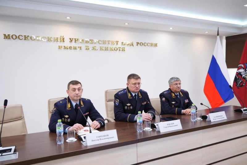 Сергей Лебедев наградил победителей спортивных состязаний, состоявшихся в Московском университете МВД России имени В.Я. Кикотя