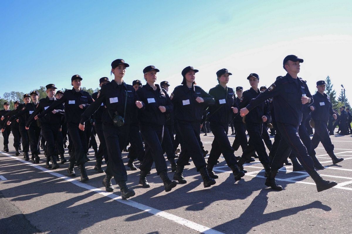 В рамках учебно-воспитательного сбора первокурсники Университета осваивают азы строевой подготовки